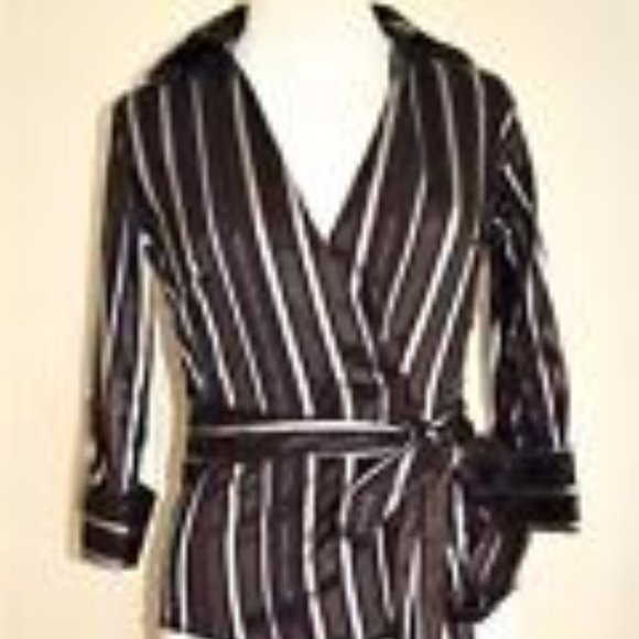 Zara v-neck 3/4 sleeve, wrap or tie-back blouse - Picture 2 of 2
